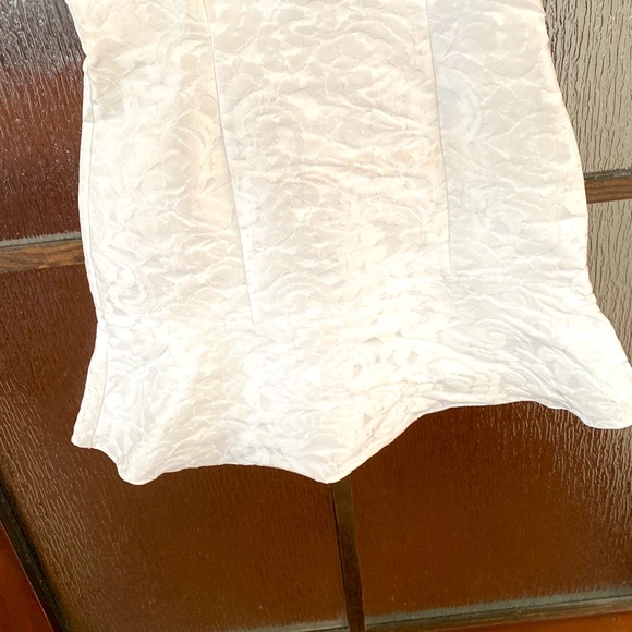 Gucci white mandarin collar dress. Size Large. Elegant sleeveless tulip skirt. - Picture 5 of 10